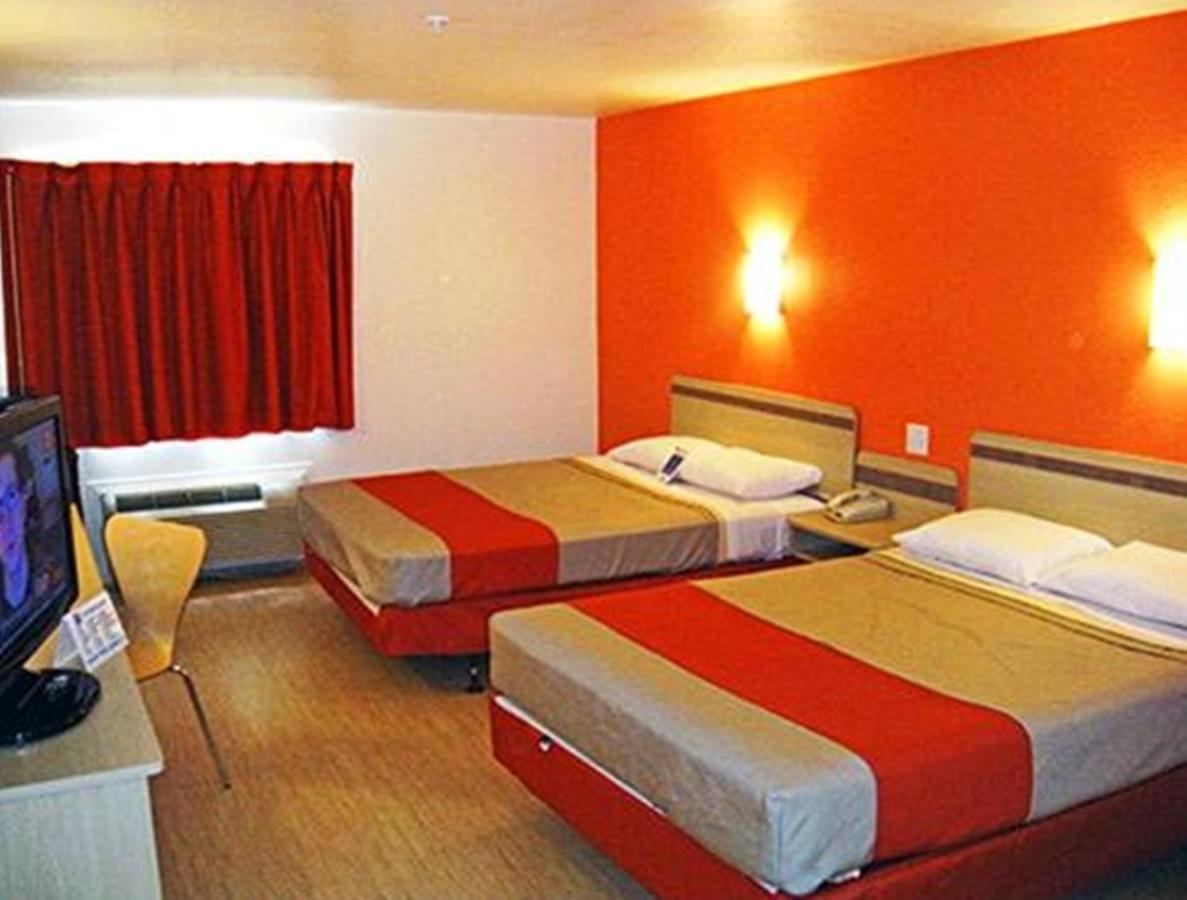 Hotel 6-pasadena, Tx