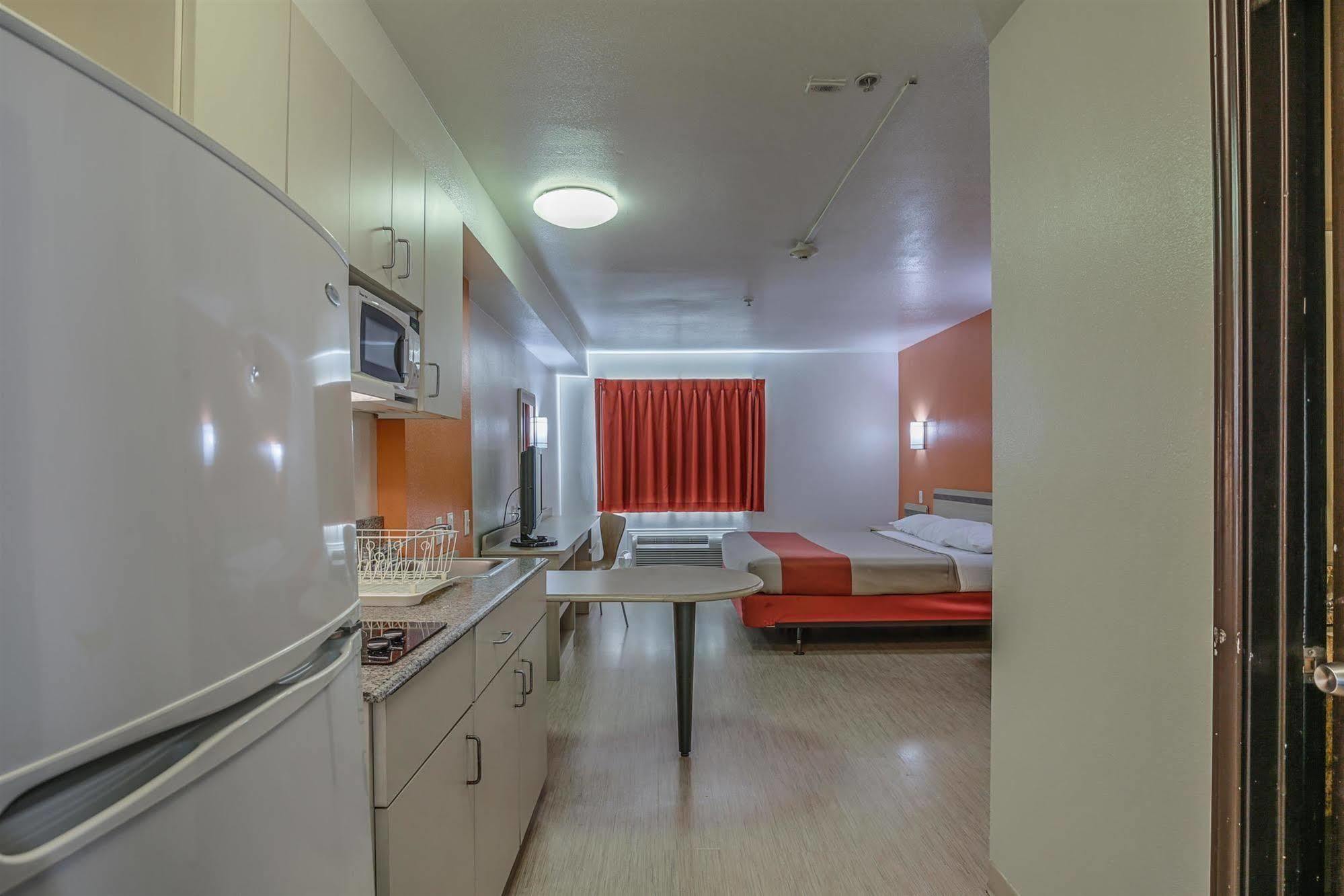 6-pasadena, Tx Hotel